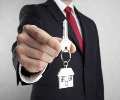 Tessera agente immobiliare che opera all'estero