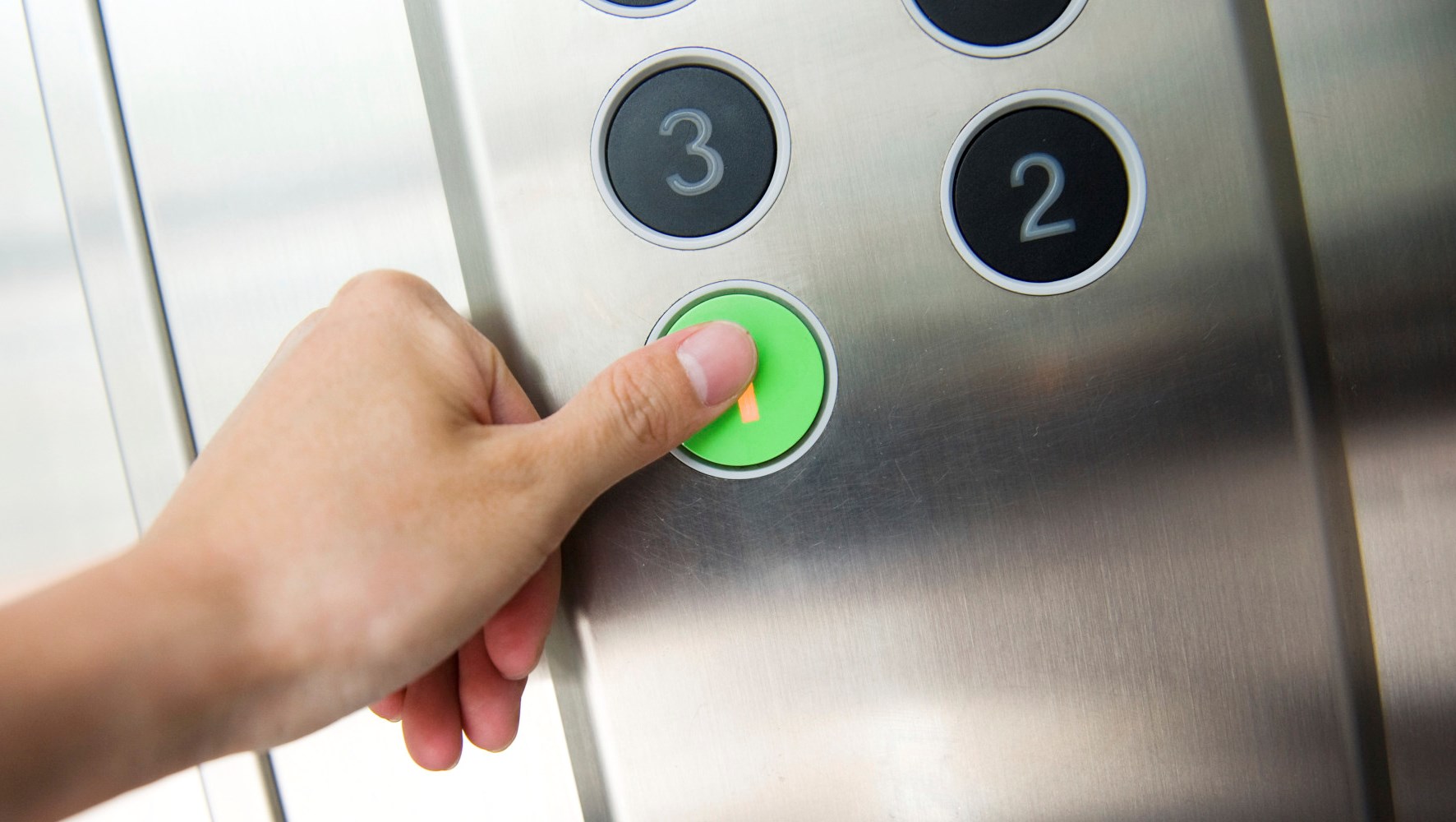 Fenomenologia dell’ascensore. Comfort ambito, ma anche pomo della discordia per chi vive in condominio